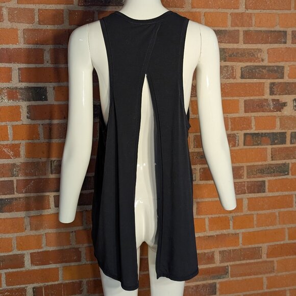 GapFit Open Back Tank - Picture 2 of 2